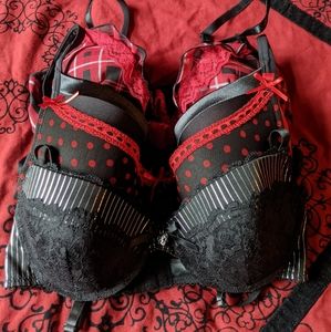 4 bras size 36b never been worn